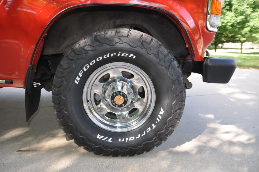 Колеса Toyota Land Cruiser 60 (FJ60) 1984 года  (NA) (фото 100 из 251)
